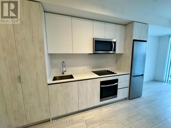 Photo du bâtiment - 5858 Yonge St