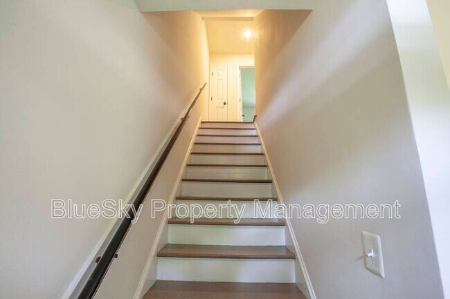 Building Photo - 247 Stribling Ave