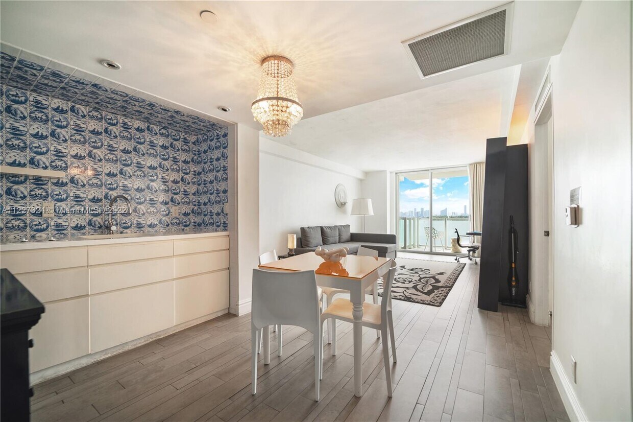 Foto principal - 1100 West Ave