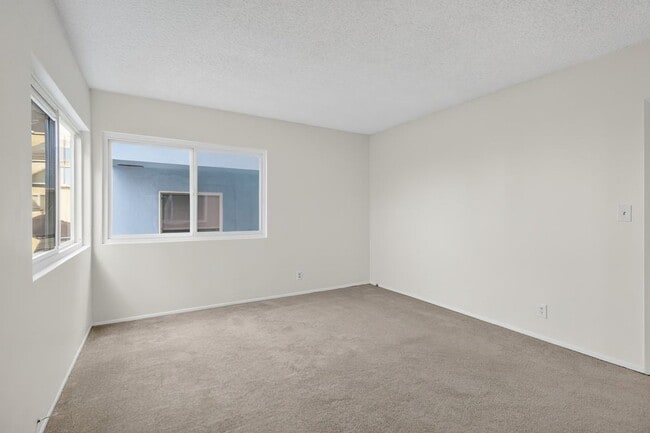 Building Photo - Moonstone