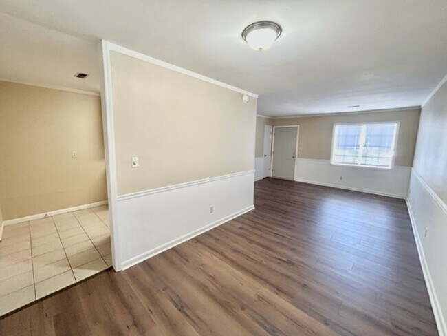 Foto del edificio - THREE BEDROOM/TWO BATH SOUTH HUNTSVILLE!