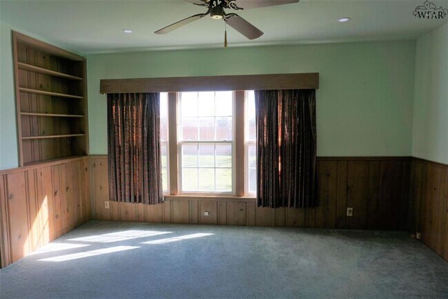 Foto del edificio - 1681 Woodrow Ave