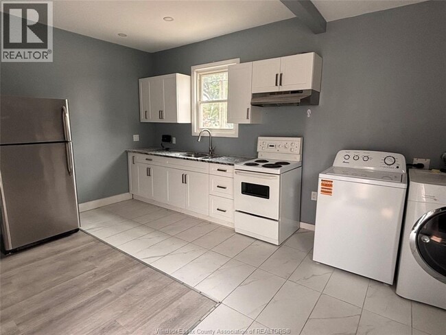 Building Photo - 637 Tuscarora St