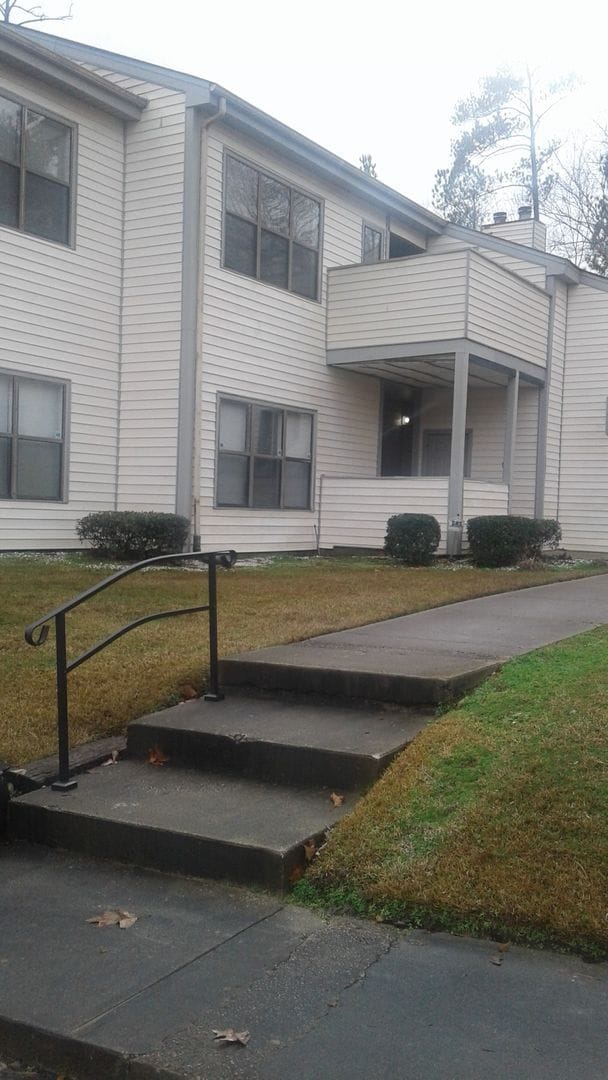 Building Photo - Large 2 Bedroom 2 Bath Northeast Columbia!!