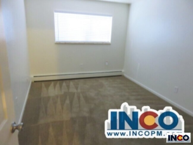 Foto del edificio - Charming 2 bedroom 1 bath apartment! On th...