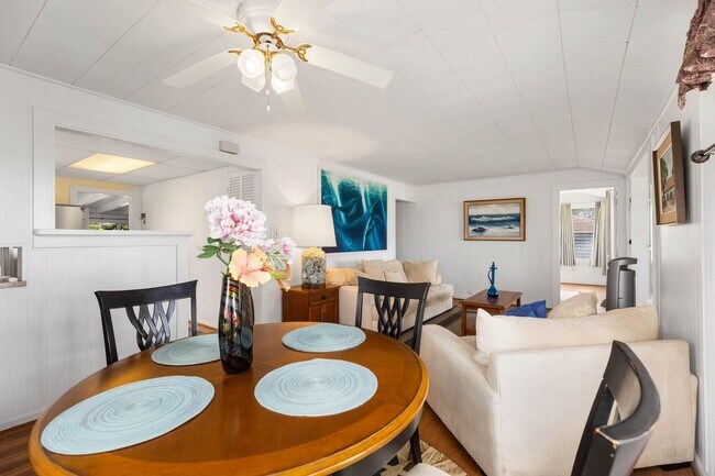 Building Photo - 3BR Beachfront Cottage w/ Garden Yard & Oc...
