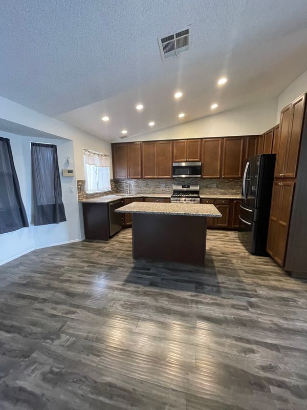 Building Photo - 3736 Eclipse Dr