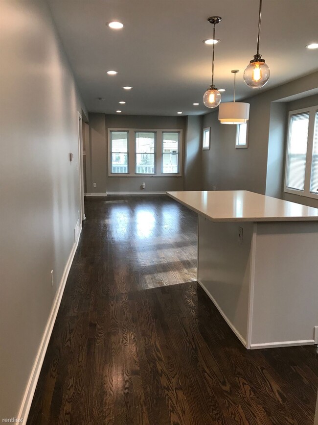Building Photo - 2 br, 2 bath Duplex - 2727 S Quincy Ave