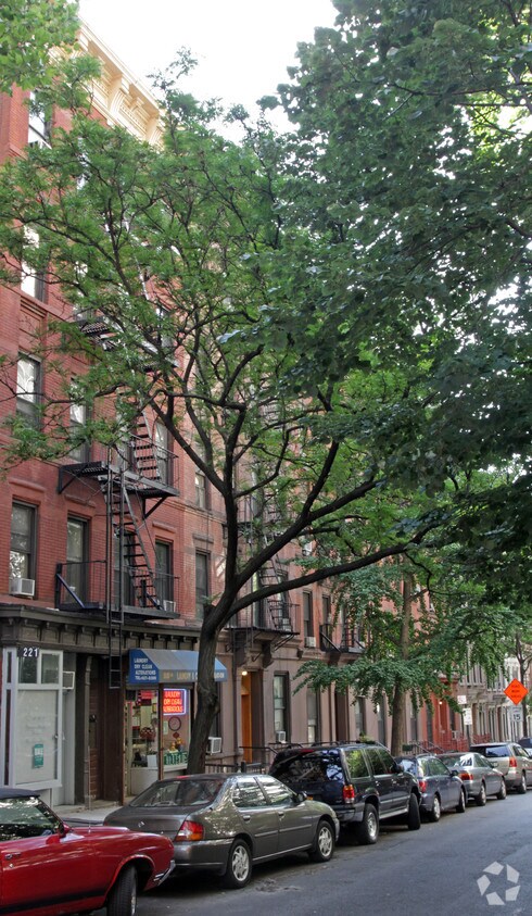 Foto del edificio - 223 E 88th St