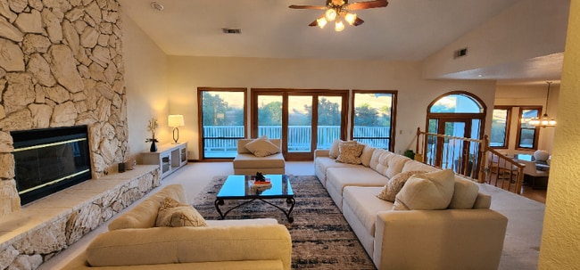 Building Photo - 3556 Mesa Verdes Dr