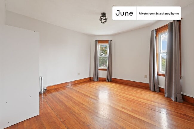 Building Photo - Room in Shared 4 bed/1 bath home