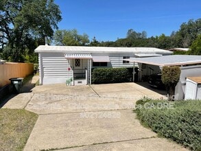 Building Photo - 533 Silver Leaf Dr