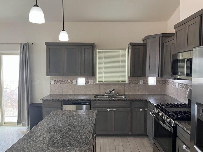 Building Photo - 904 Betton Pl
