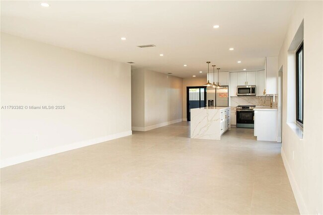 Foto del edificio - 3983 SW 2nd St