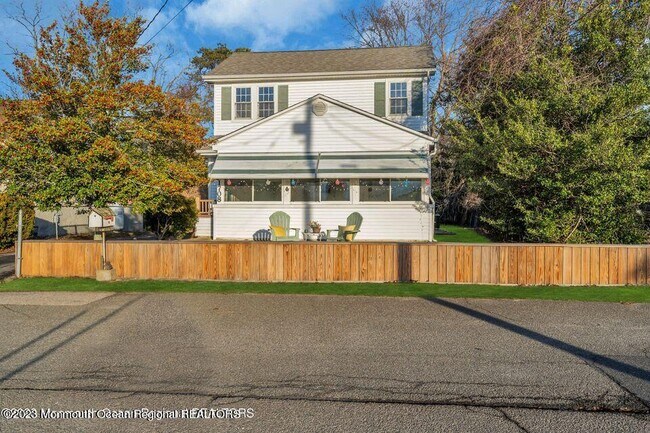 Building Photo - 1708 Lake Dr