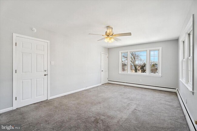 Foto del edificio - 811 Burmont Rd