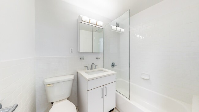 Building Photo - 219 E 69th St