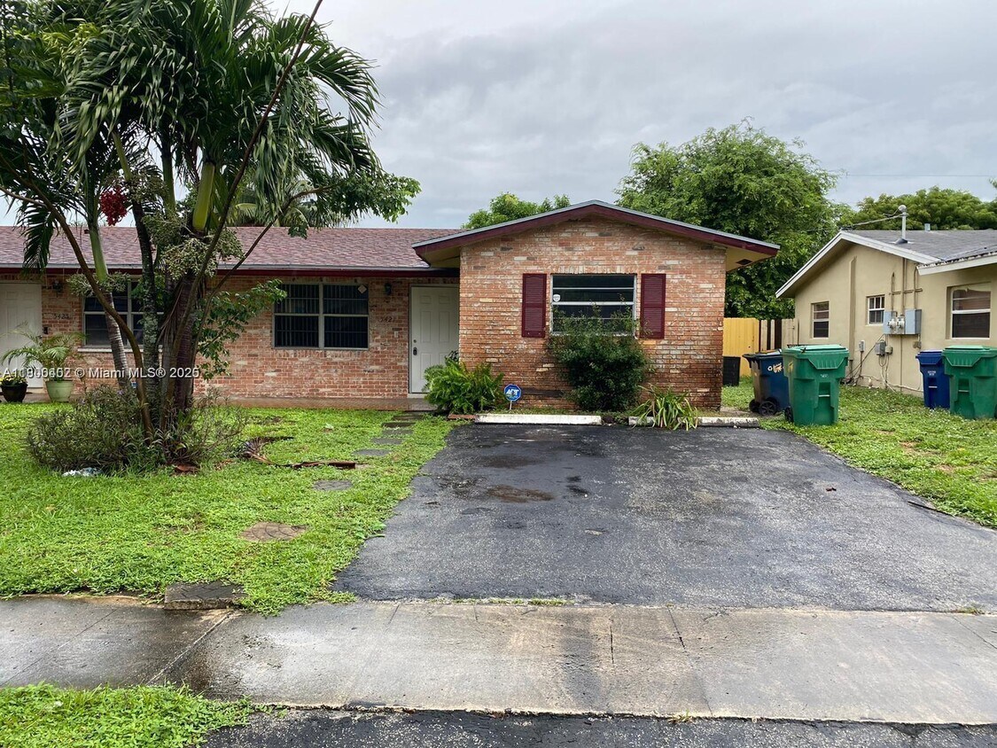 Primary Photo - 5425 NW 16th Ct