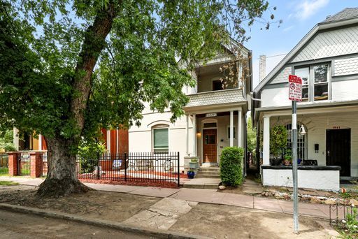 Building Photo - Walk to Cheeseman from this Large 1 Bed 1 ...