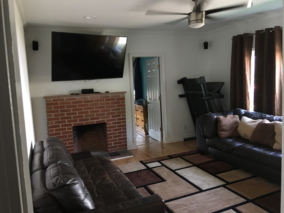 37 Moulthrop St, Ansonia, CT 06401 Rentals in Ansonia at 37 Moulthrop