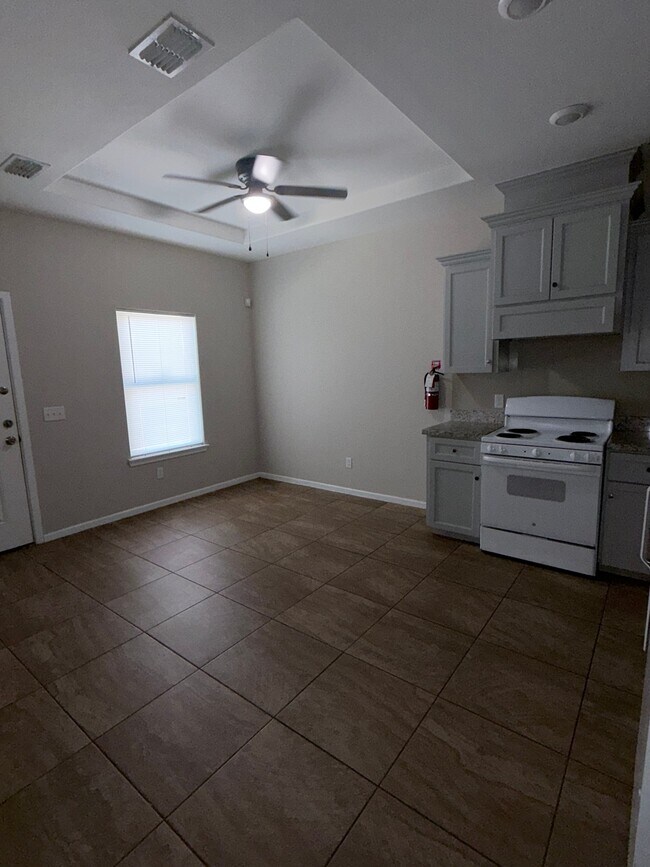 Foto del edificio - 3300 N Moorefield Rd