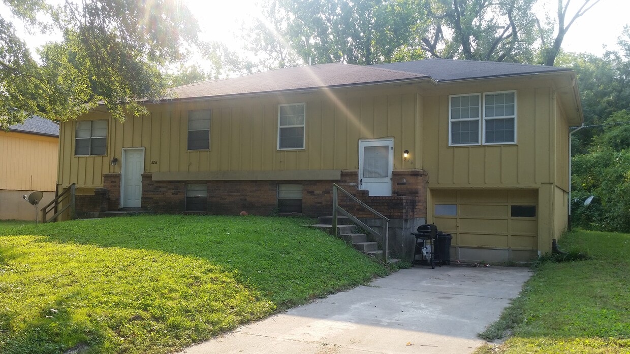 326 S 73 Dr, Kansas City, KS 66111 Townhome Rentals in Kansas City KS