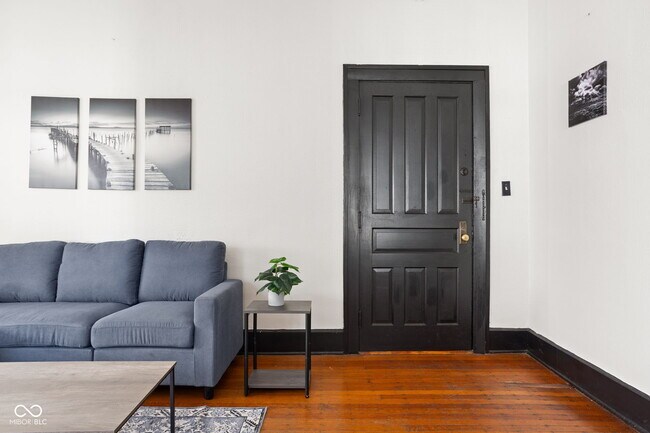 Building Photo - 784 Woodruff Pl E Dr