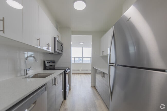 1BR, 1BA - 809SF - Kitchen - 53 Thorncliffe Park Drive