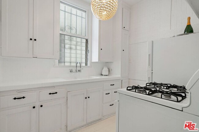 Foto del edificio - 1345 Hayworth Ave