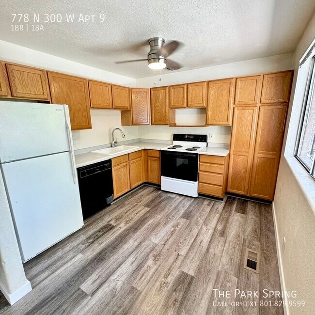 Foto del edificio - Large Top Floor Pet Friendly 1 Br in Marma...