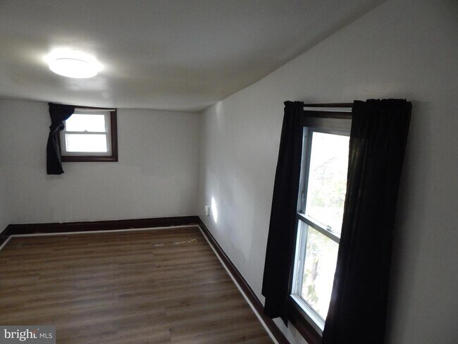 Foto del edificio - 218 N College St