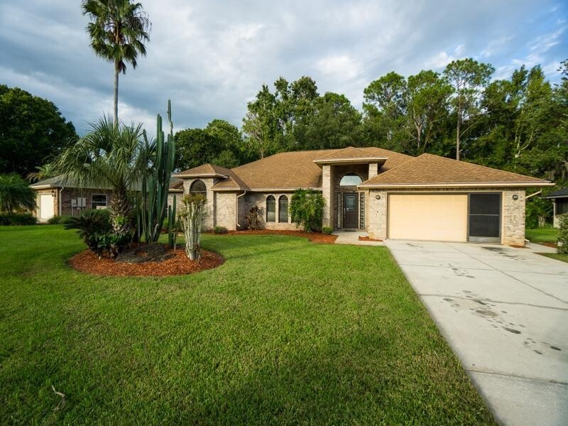 Foto principal - Charming Home in Spruce Creek Fly In!