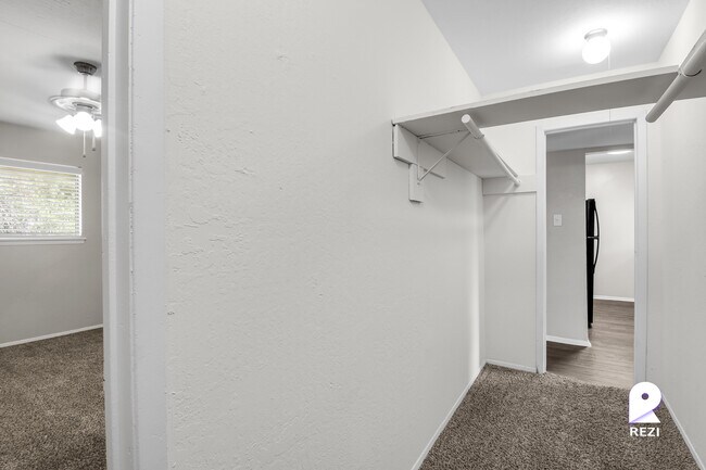 Building Photo - 7615 Grahamcrest Dr