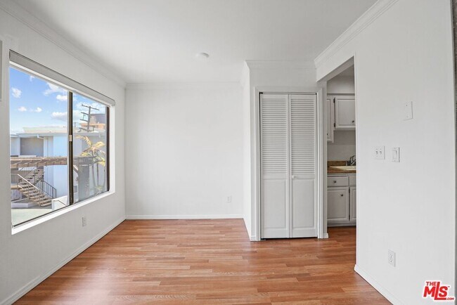 Building Photo - 11908 Dorothy St