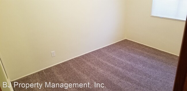 Building Photo - 112 4th St