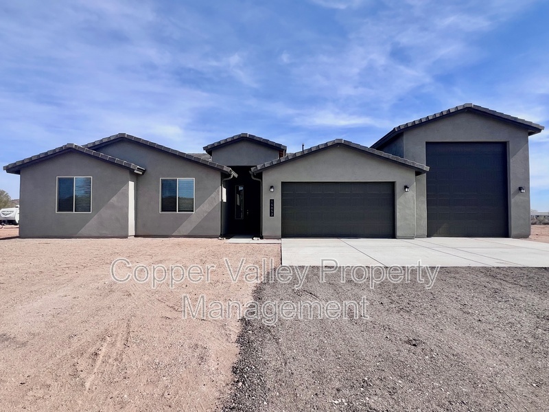 Foto principal - 15853 W Jomax Rd