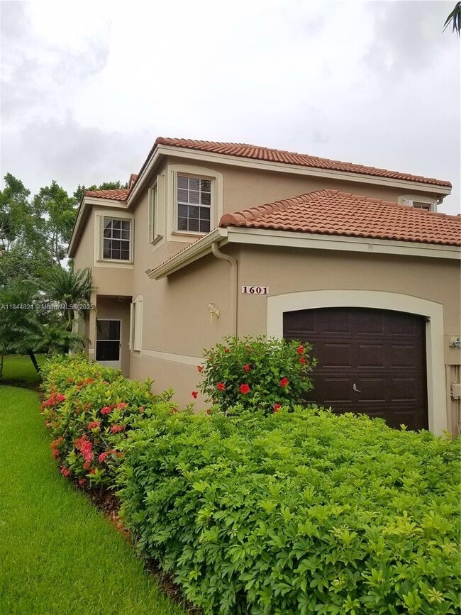 Building Photo - 1601 Sorrento Dr
