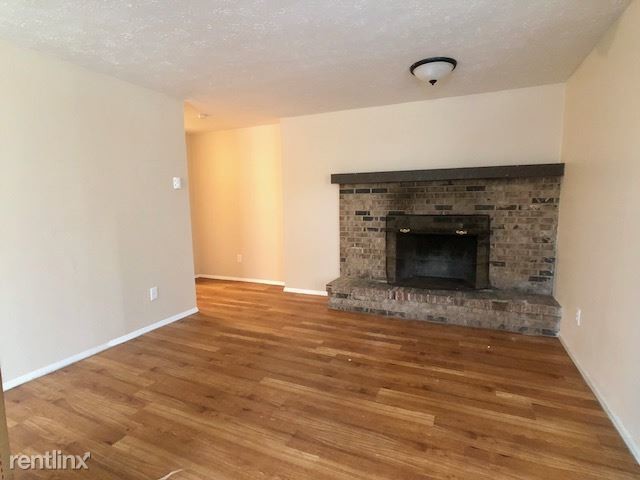 Building Photo - 2 br, 1 bath  - 42 E Fir St