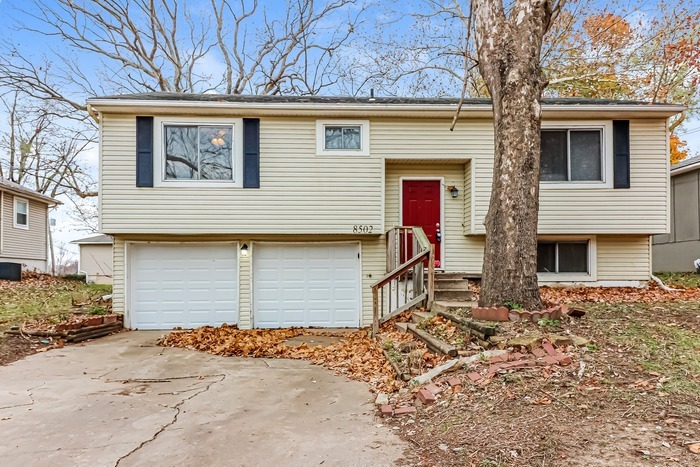 Primary Photo - Awesome 3 Bedroom in Raytown