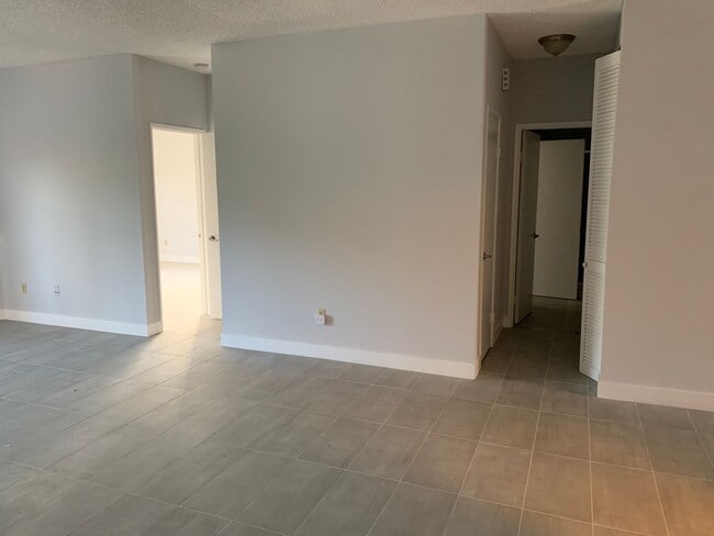 Building Photo - 707 Orange Ave