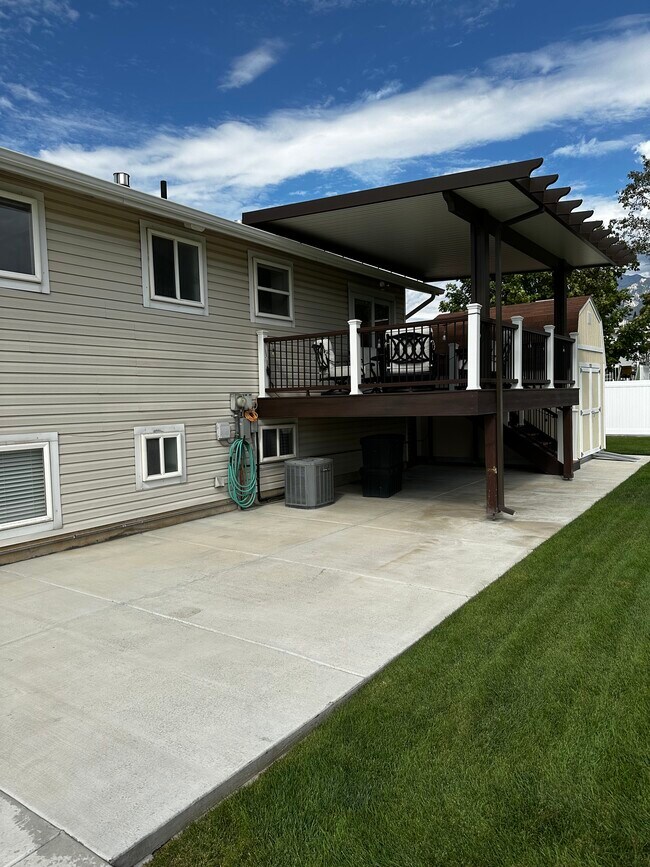 Photo - 1102 E Sleepy Hollow Ln House