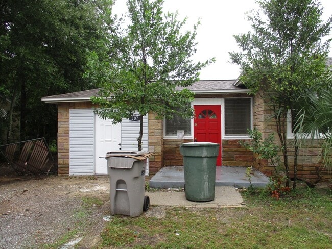 Building Photo - 307 Hermey Ave