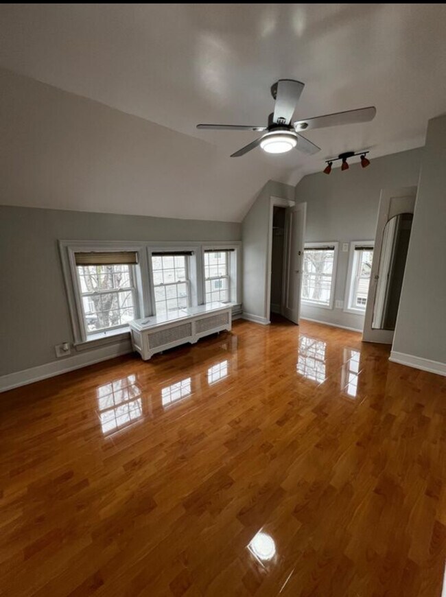 Foto del edificio - 642 City Island Ave