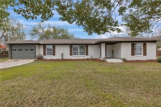Building Photo - 8906 Viana St