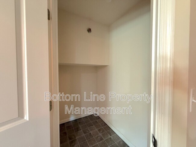 Building Photo - 4020 Zilker Park Dr