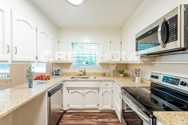 Foto del edificio - 1115 Shadow Creek Dr Ne