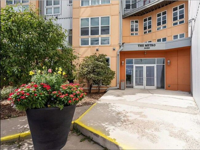 Foto del edificio - 2650 University Ave W