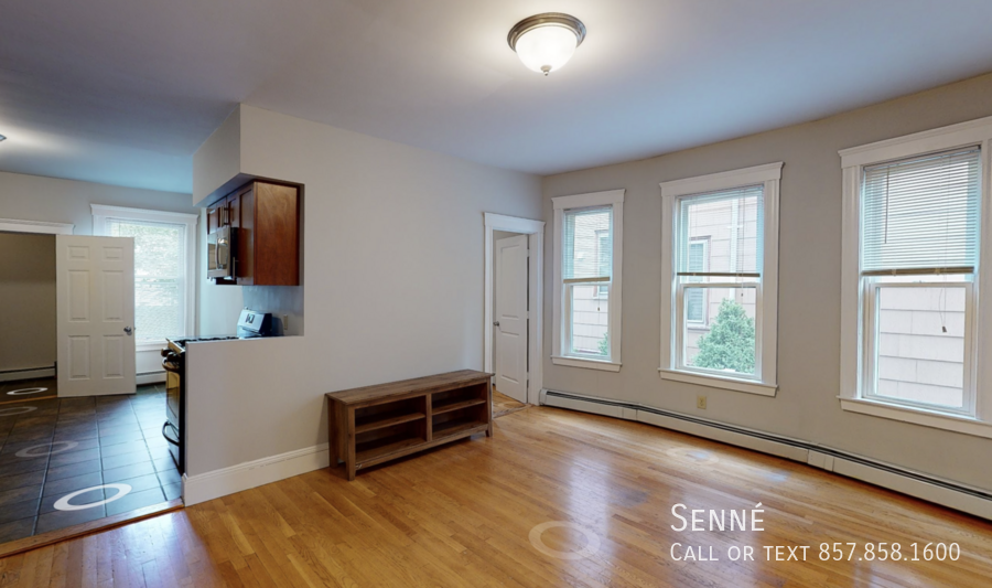 Primary Photo - 9 Beacon St