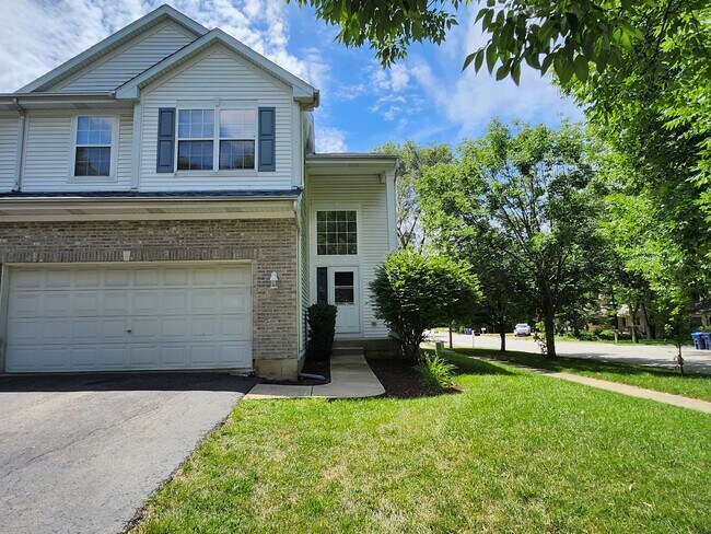 Foto del edificio - 704 Red Oak Ct