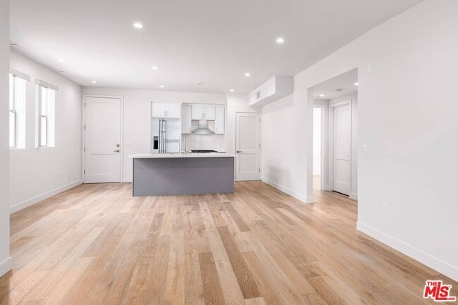 Foto del edificio - 3726 Kelton Ave